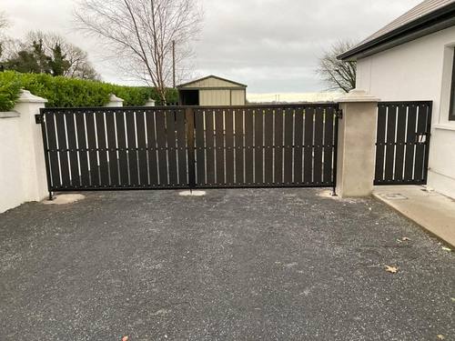 Gate 042 - Black slatted gate at farm shed