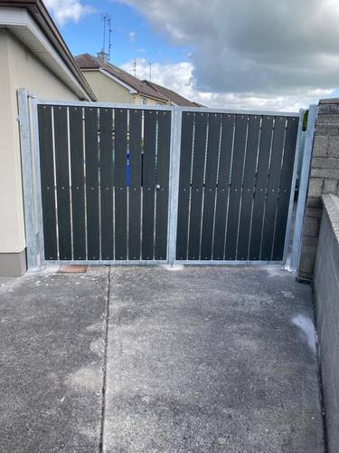 Gate 047 - Dark composite slatted double gate