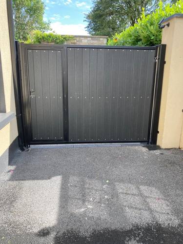 Gate 048 - Composite gate with built-in pedestrian door