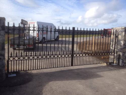 Gate 086 - Spear-top gate with diamond lattice
