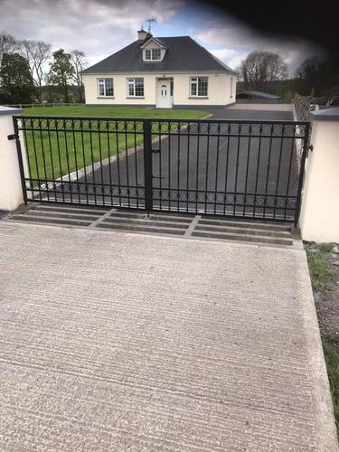 Gate 094 - Gate with circle scrollwork