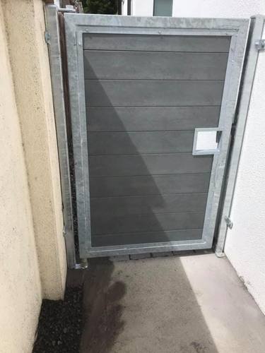 Gate 095 - Small grey composite side gate
