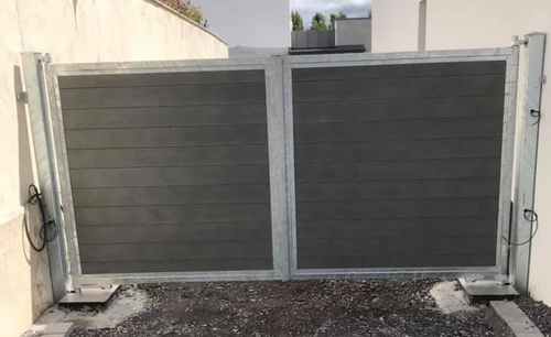 Gate 098 - Modern composite slatted double gate